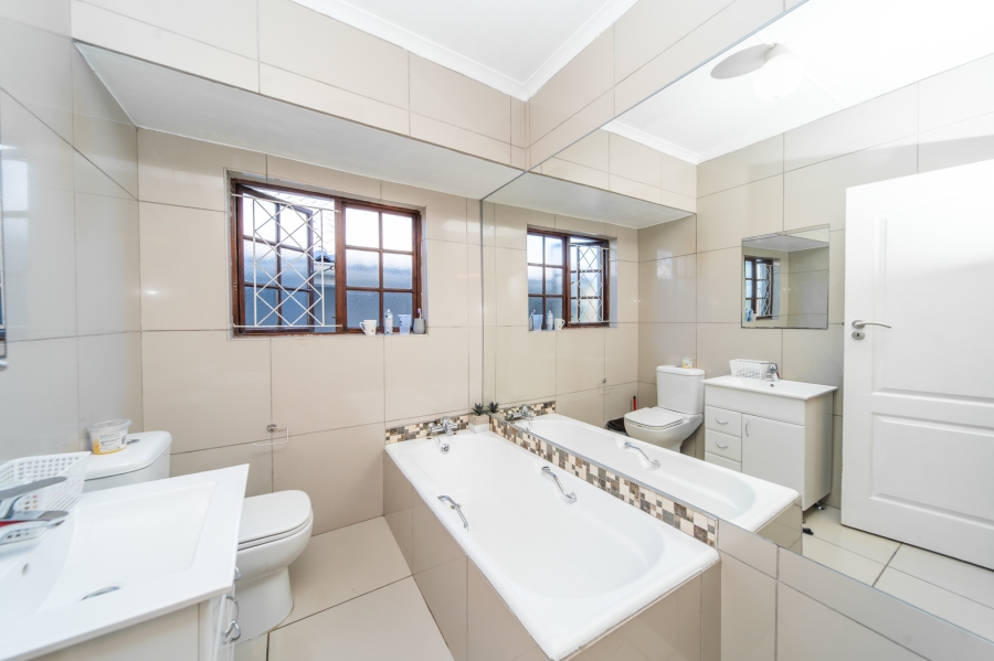 4 Bedroom Property for Sale in Beacon Bay Eastern Cape